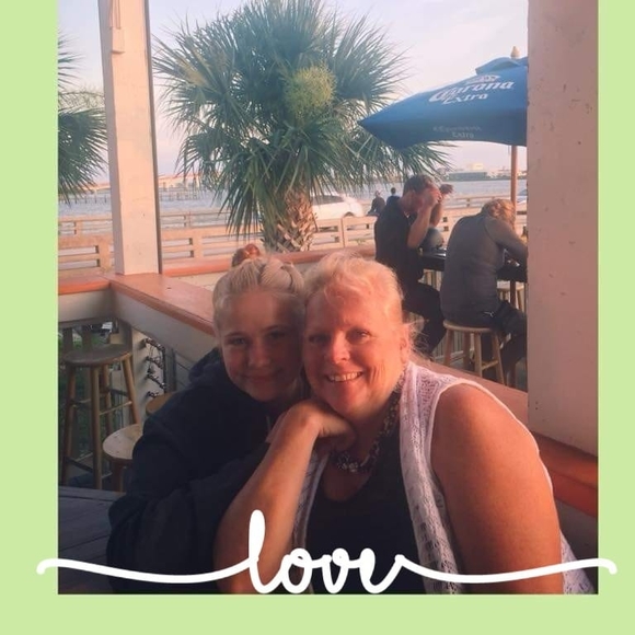 Meet your Posher, Lorrie - Picture 1 of 1